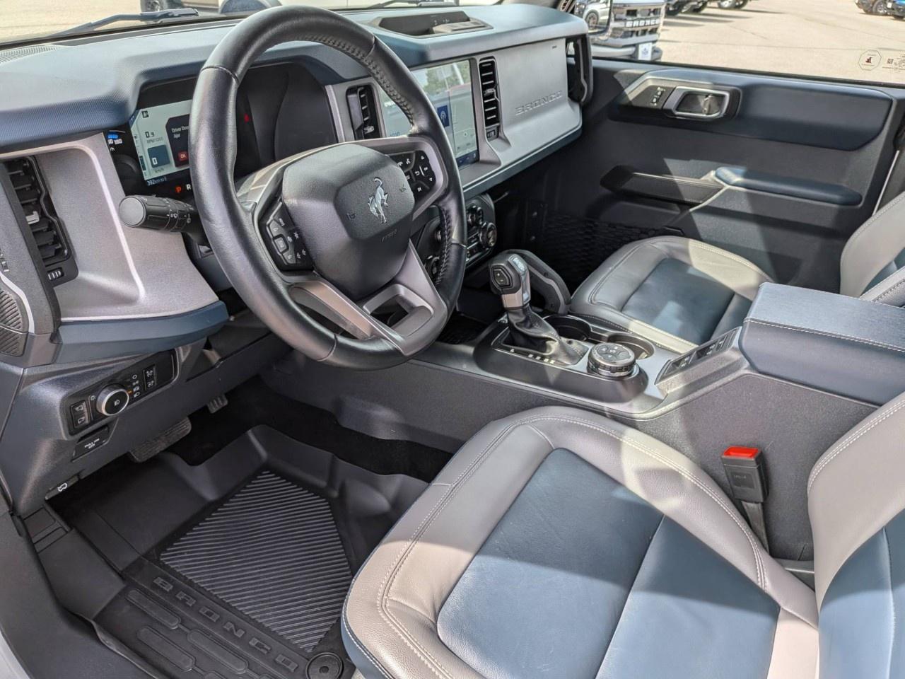 2024 Ford Bronco OUTER BANKS 4 DOOR 4X4 Photo