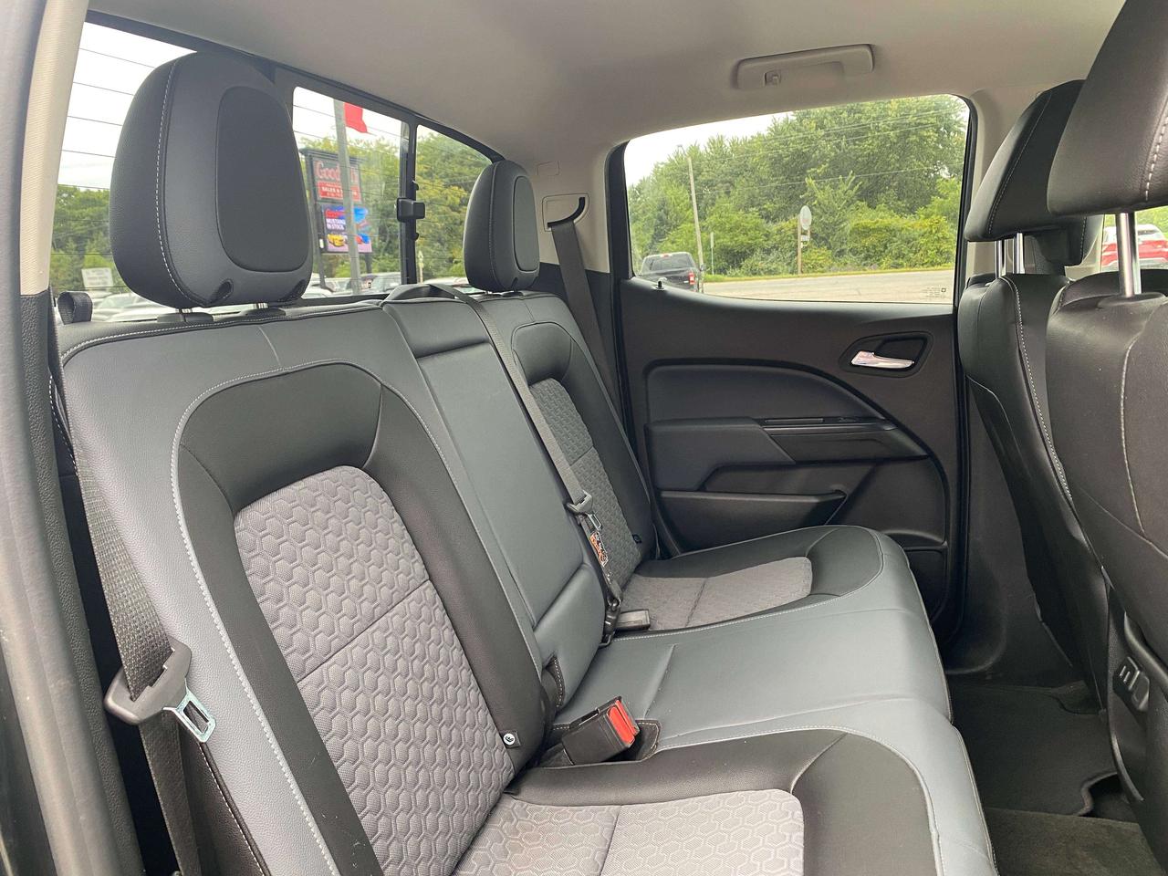 2017 Chevrolet Colorado 4WD Z71, REMOTE START, HEATED SEATS, 5FT BOX! Photo