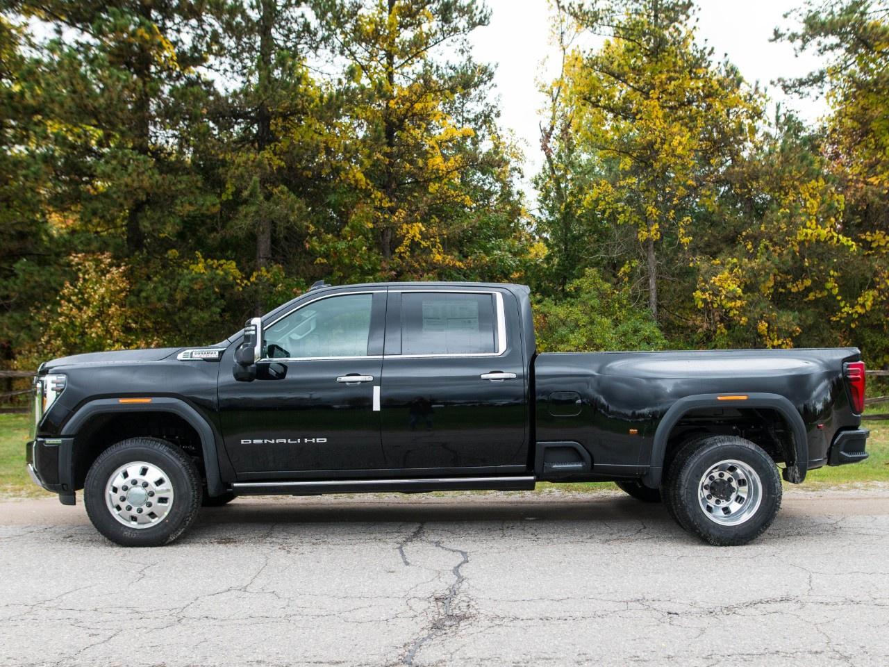 2026 GMC Sierra 3500HD 4WD Crew Cab Long Box Denali Photo5
