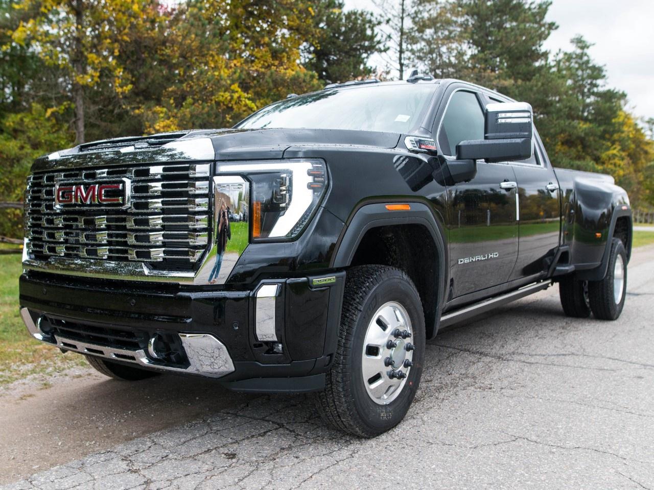 2026 GMC Sierra 3500HD 4WD Crew Cab Long Box Denali Photo