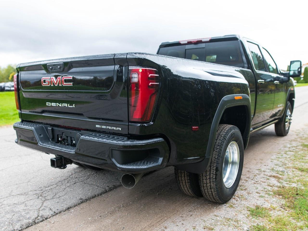 2026 GMC Sierra 3500HD 4WD Crew Cab Long Box Denali Photo