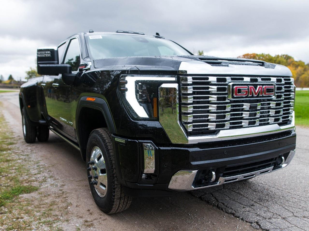 2026 GMC Sierra 3500HD 4WD Crew Cab Long Box Denali Photo