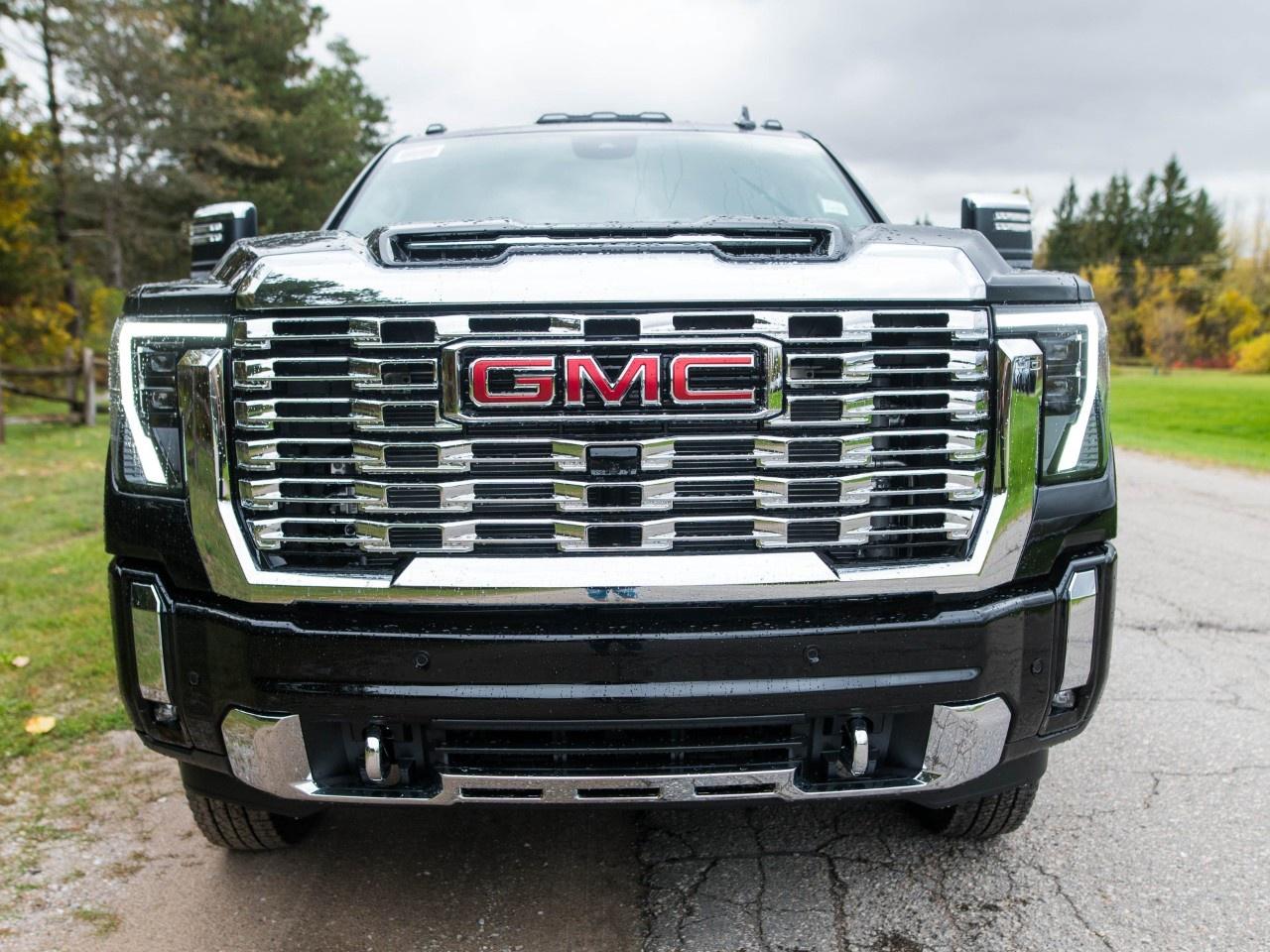 2026 GMC Sierra 3500HD 4WD Crew Cab Long Box Denali Photo