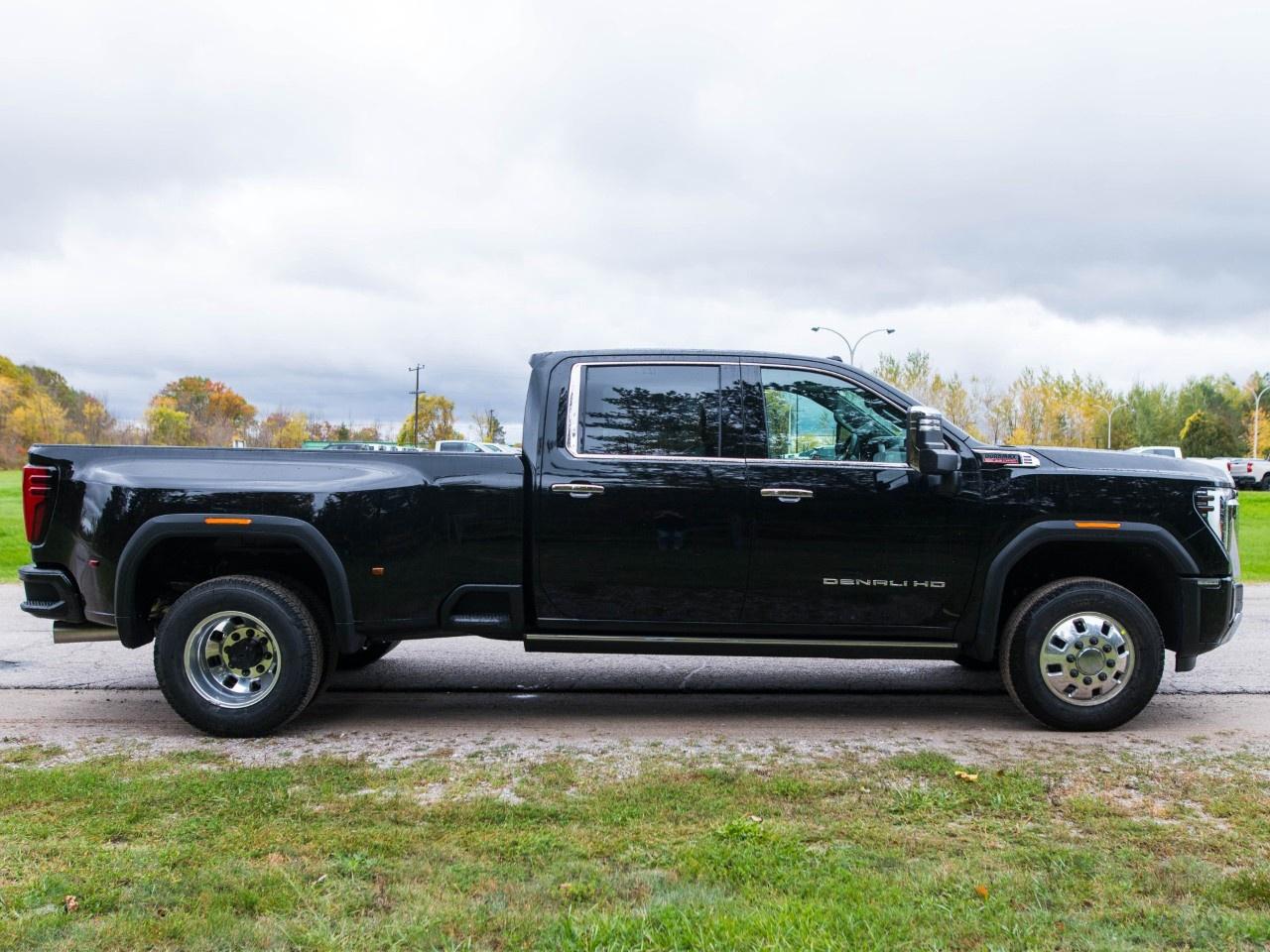 2026 GMC Sierra 3500HD 4WD Crew Cab Long Box Denali Photo