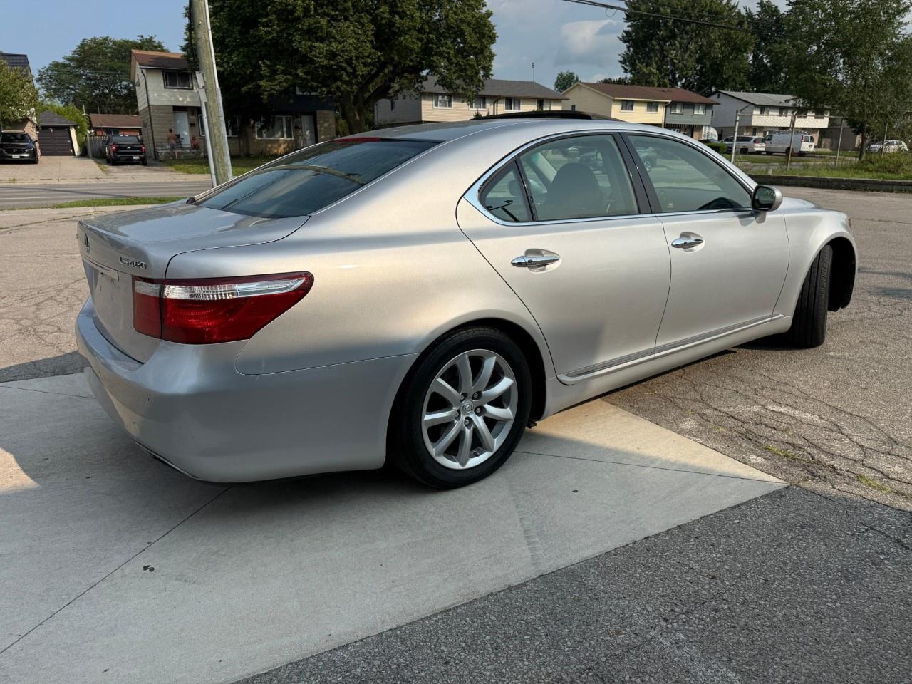 2007 Lexus LS 460 4dr Sdn SWB Photo4
