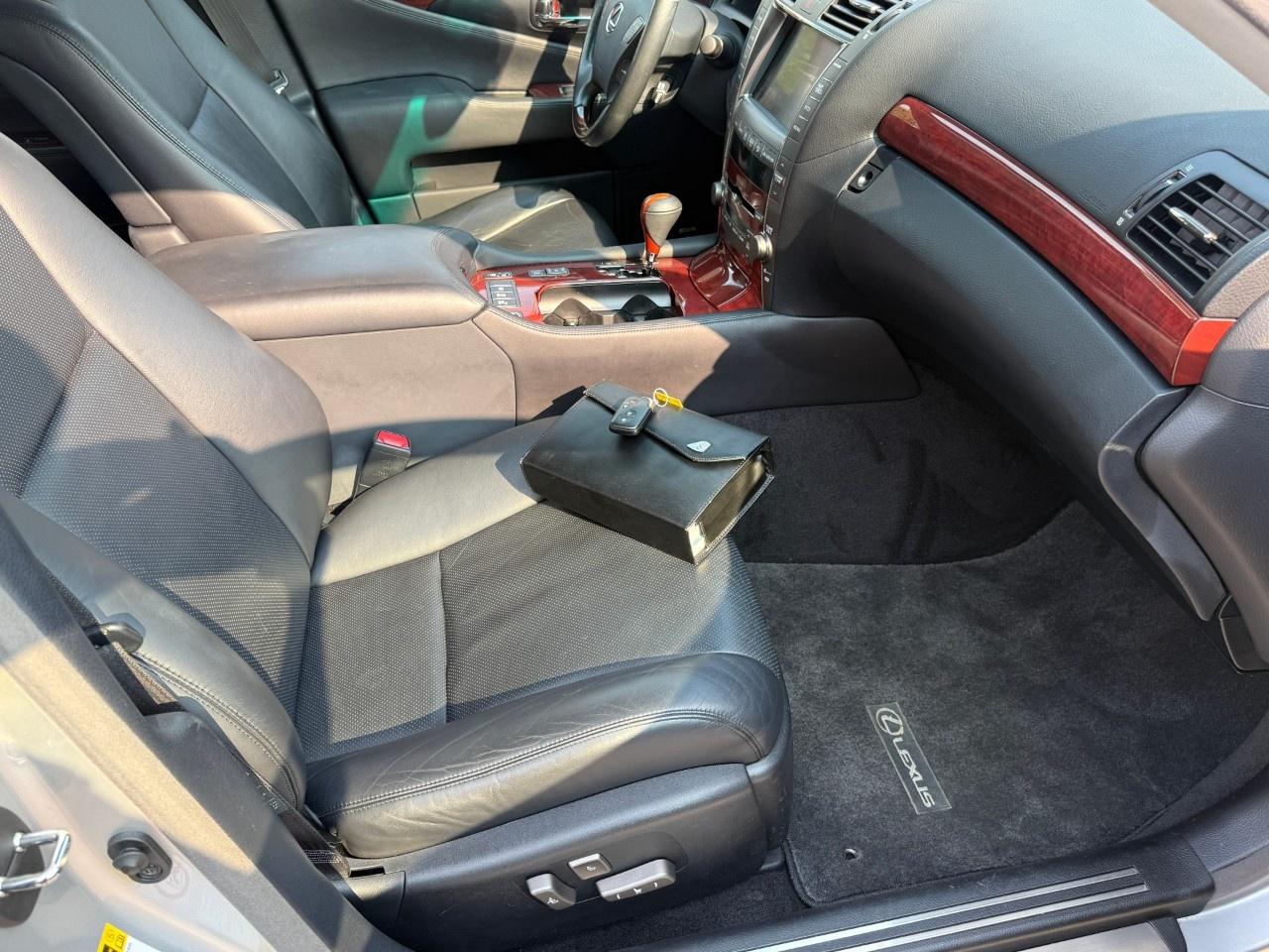 2007 Lexus LS 460 4dr Sdn SWB Photo