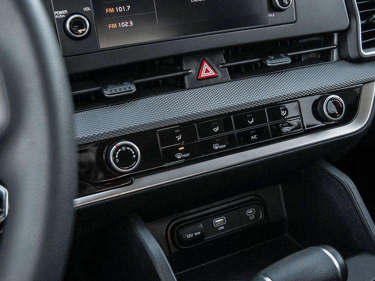 2023 Kia Sportage LX   Heated Seats   Apple CarPlay   Keyless Entry Photo