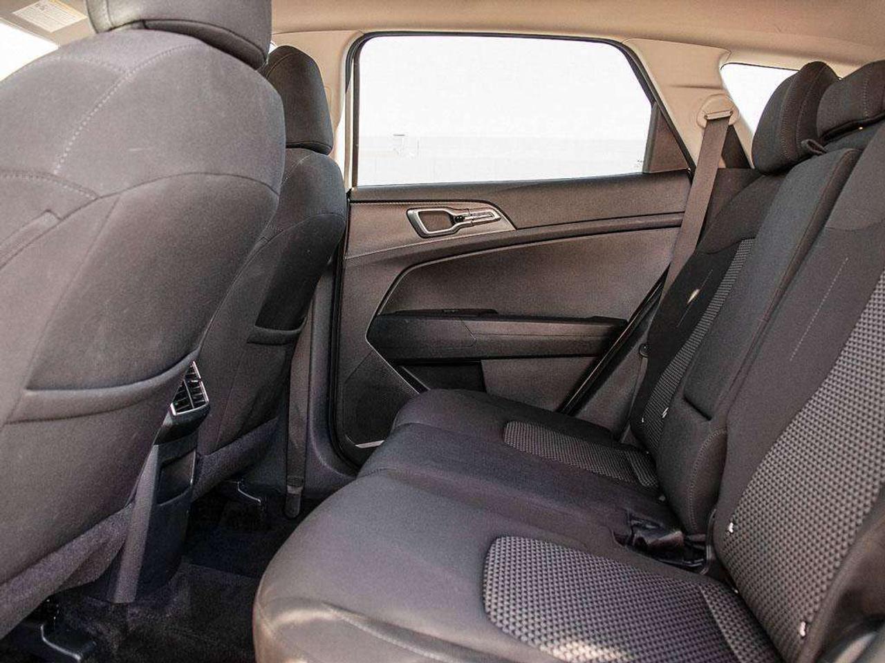 2023 Kia Sportage LX   Heated Seats   Apple CarPlay   Keyless Entry Photo