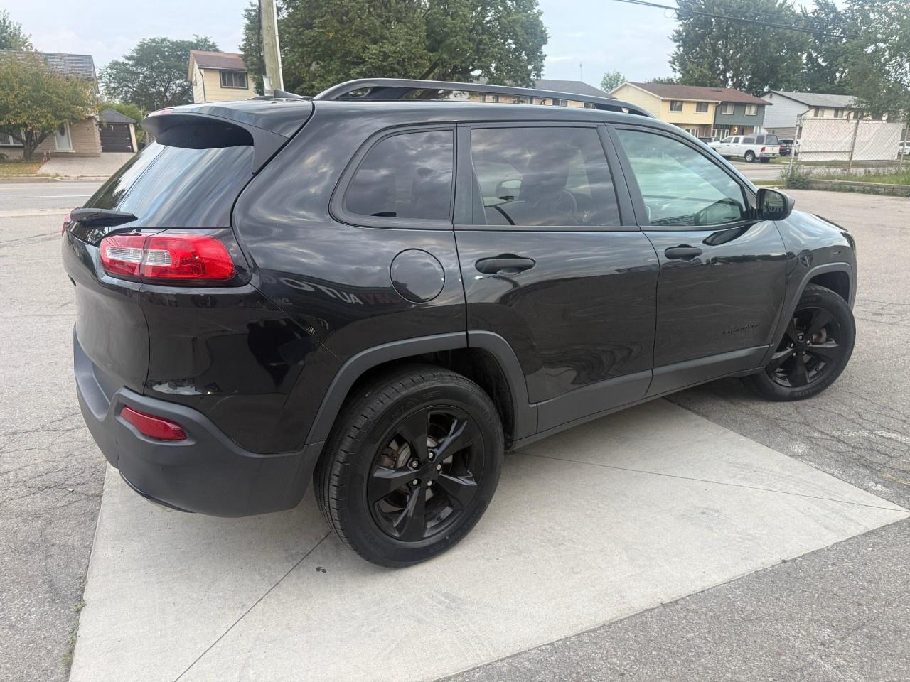 2016 Jeep Cherokee 4WD 4dr Altitude *Ltd Avail* Photo