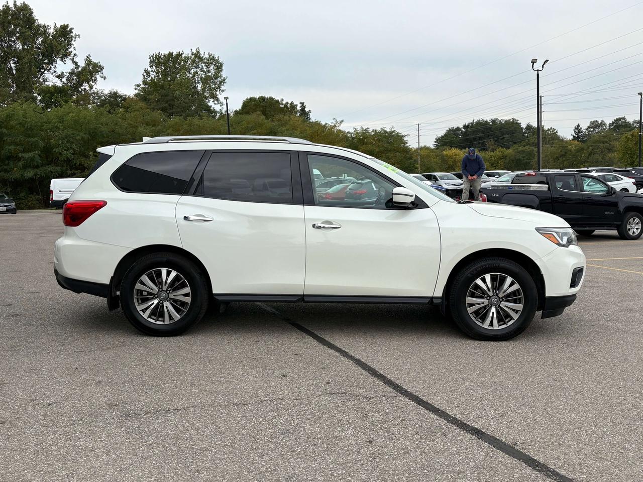 2020 Nissan Pathfinder SV Tech 4x4   NAV   7 Pass   Clean Carfax Photo