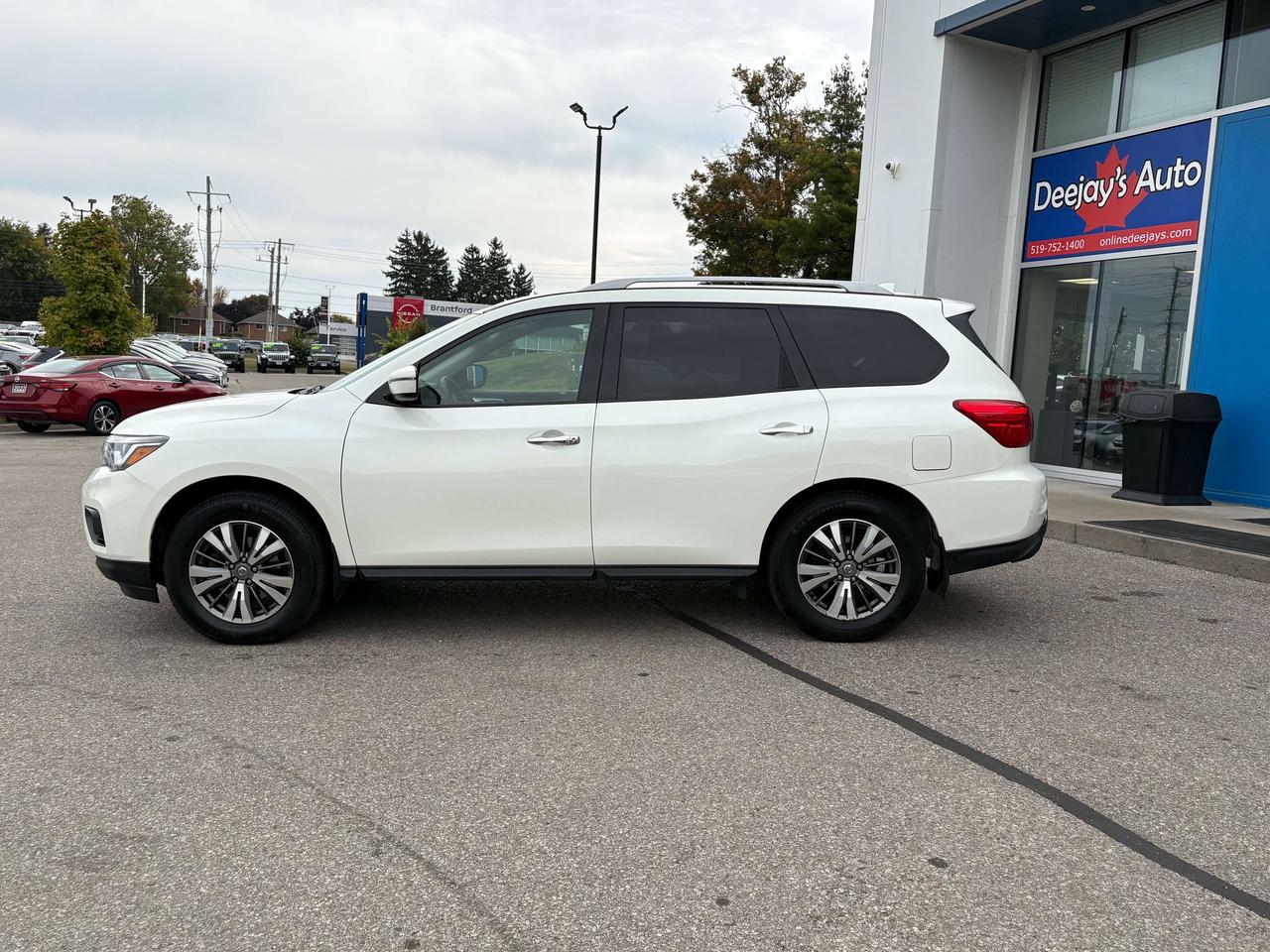 2020 Nissan Pathfinder SV Tech 4x4   NAV   7 Pass   Clean Carfax Photo