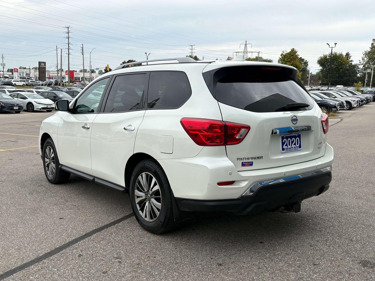 2020 Nissan Pathfinder SV Tech 4x4   NAV   7 Pass   Clean Carfax Photo