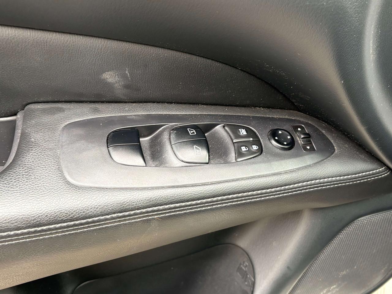 2020 Nissan Pathfinder SV Tech 4x4   NAV   7 Pass   Clean Carfax Photo