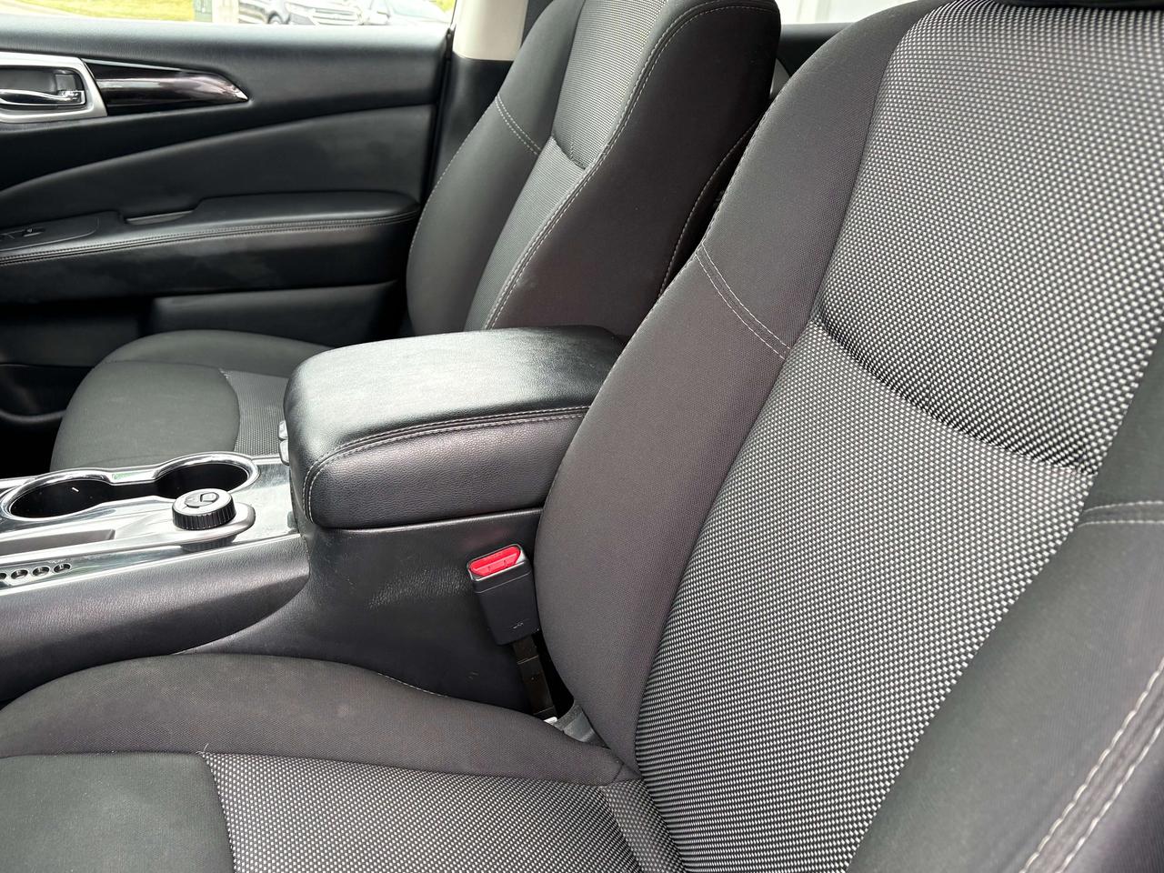 2020 Nissan Pathfinder SV Tech 4x4   NAV   7 Pass   Clean Carfax Photo