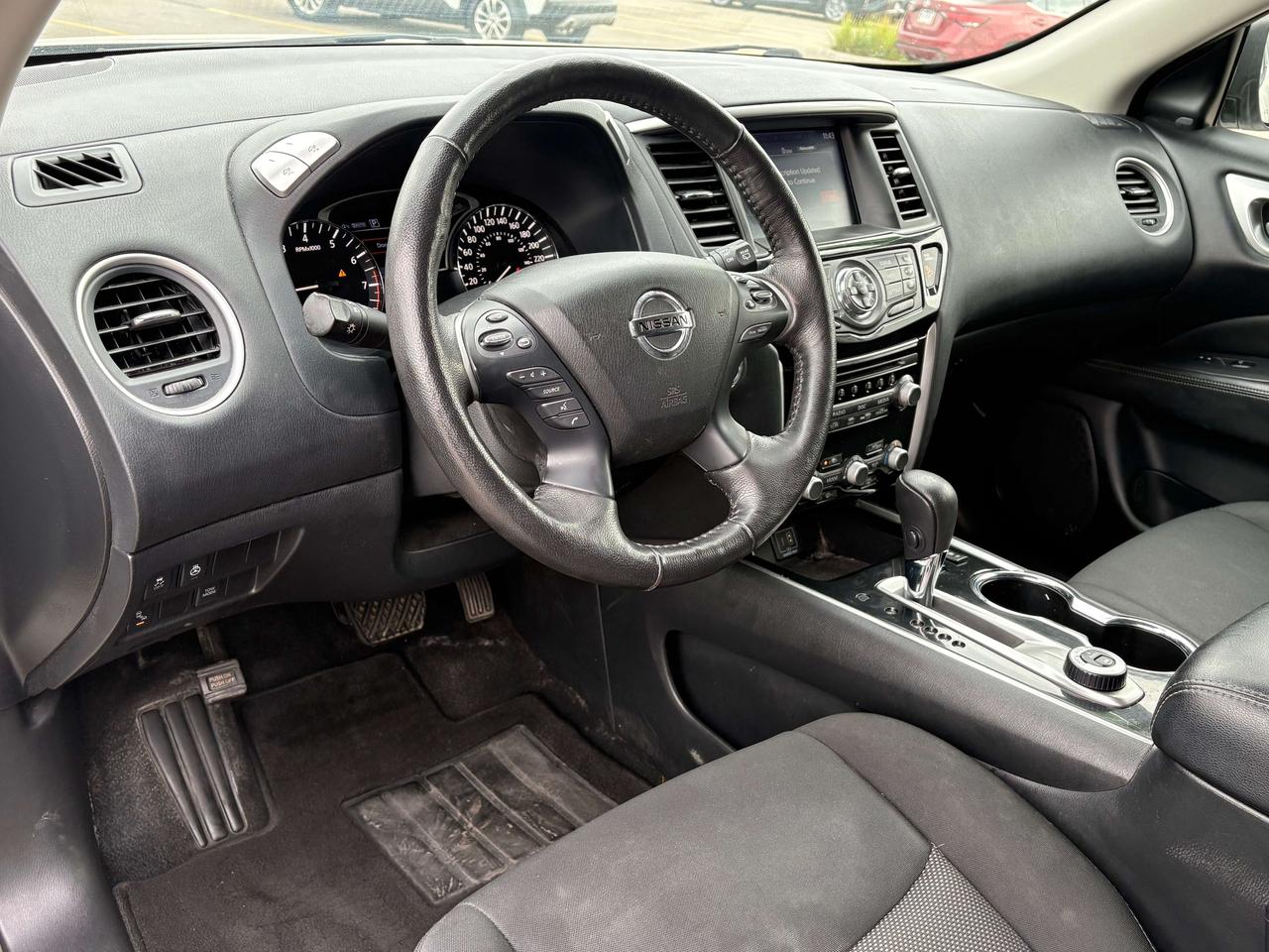 2020 Nissan Pathfinder SV Tech 4x4   NAV   7 Pass   Clean Carfax Photo