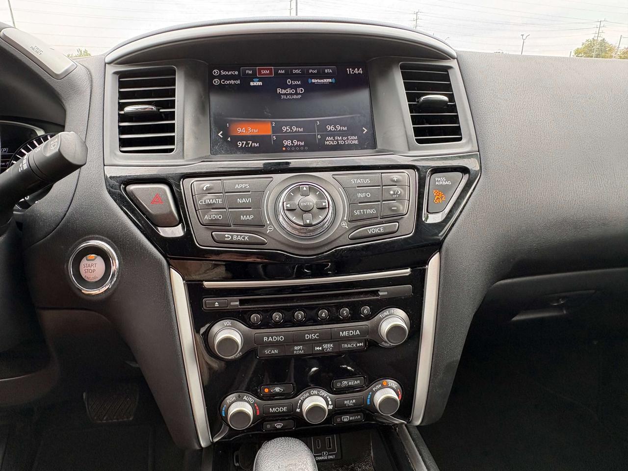 2020 Nissan Pathfinder SV Tech 4x4   NAV   7 Pass   Clean Carfax Photo
