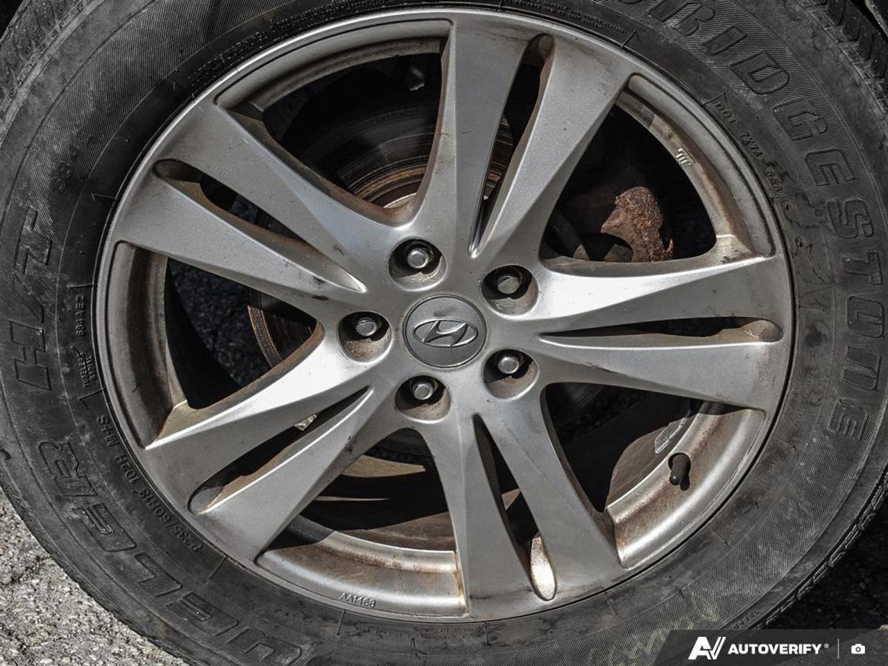 2012 Hyundai Santa Fe GL 2.4 Premium (A6) All-Wheel Drive Photo