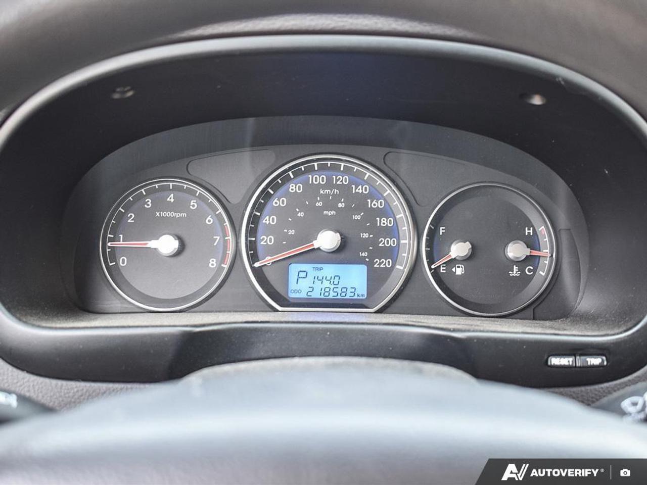 2012 Hyundai Santa Fe GL 2.4 Premium (A6) All-Wheel Drive Photo