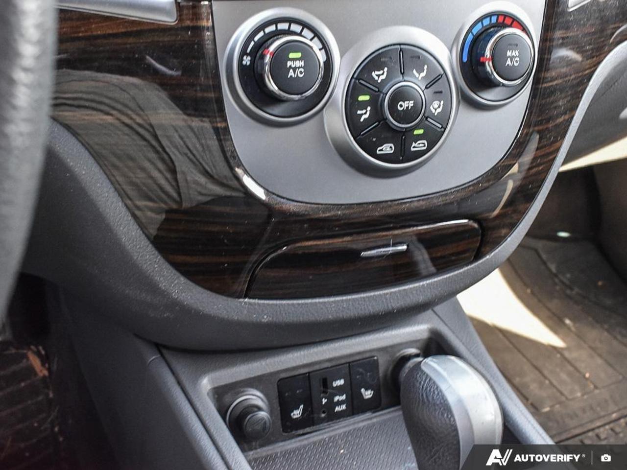 2012 Hyundai Santa Fe GL 2.4 Premium (A6) All-Wheel Drive Photo