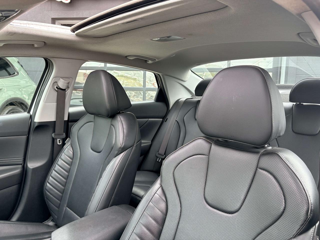 2024 Hyundai Elantra Luxury   Leather   Sunroof   Nav Photo