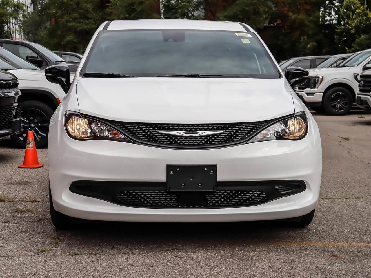 2027 Chrysler Grand Caravan SXT 2WD Photo1