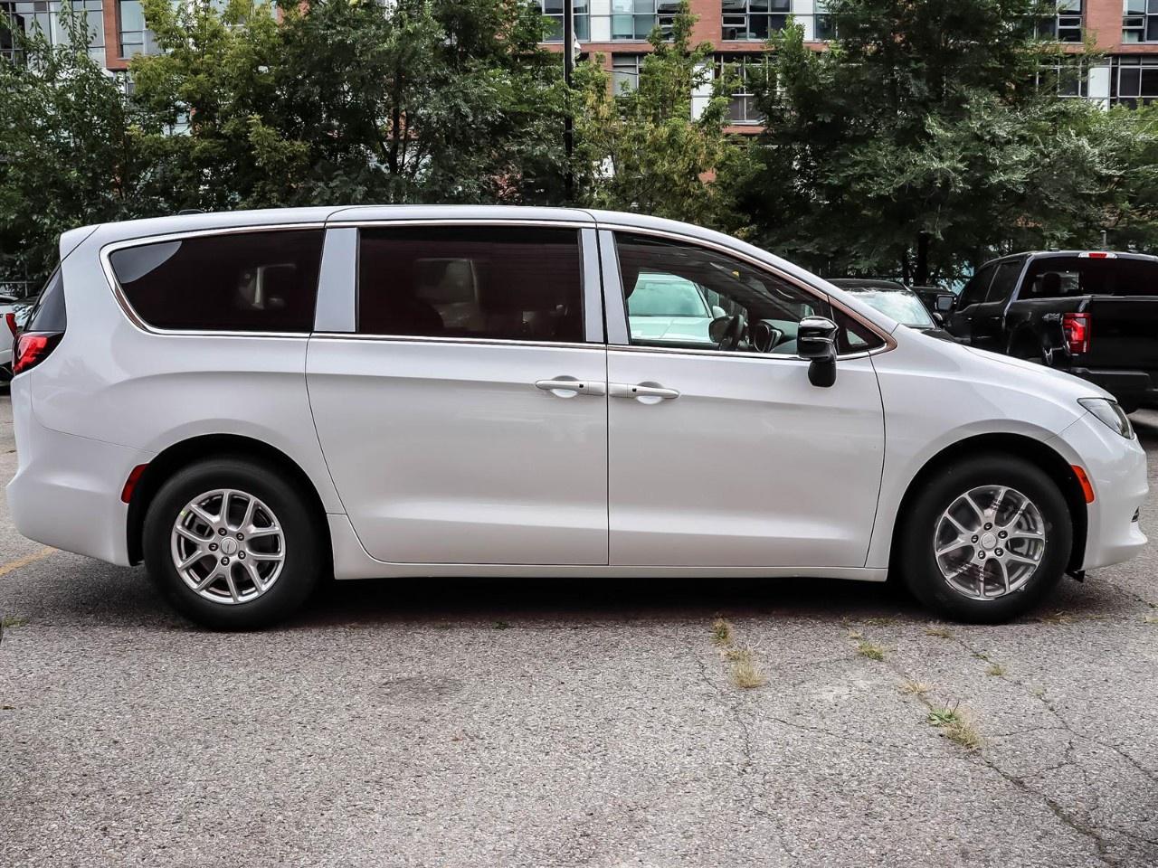 2027 Chrysler Grand Caravan SXT 2WD Photo