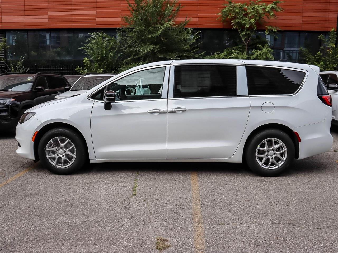 2027 Chrysler Grand Caravan SXT 2WD Photo