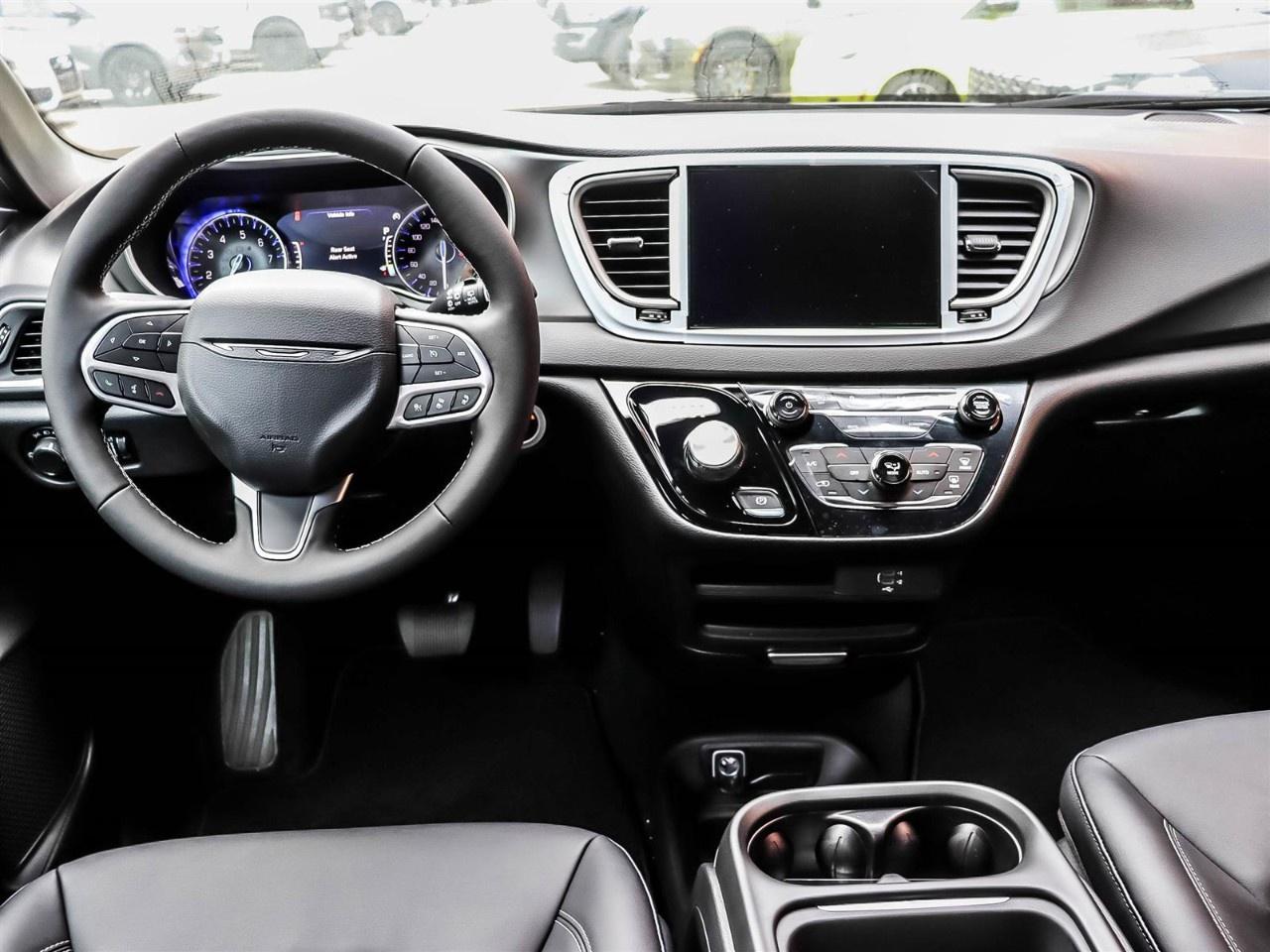 2027 Chrysler Grand Caravan SXT 2WD Photo