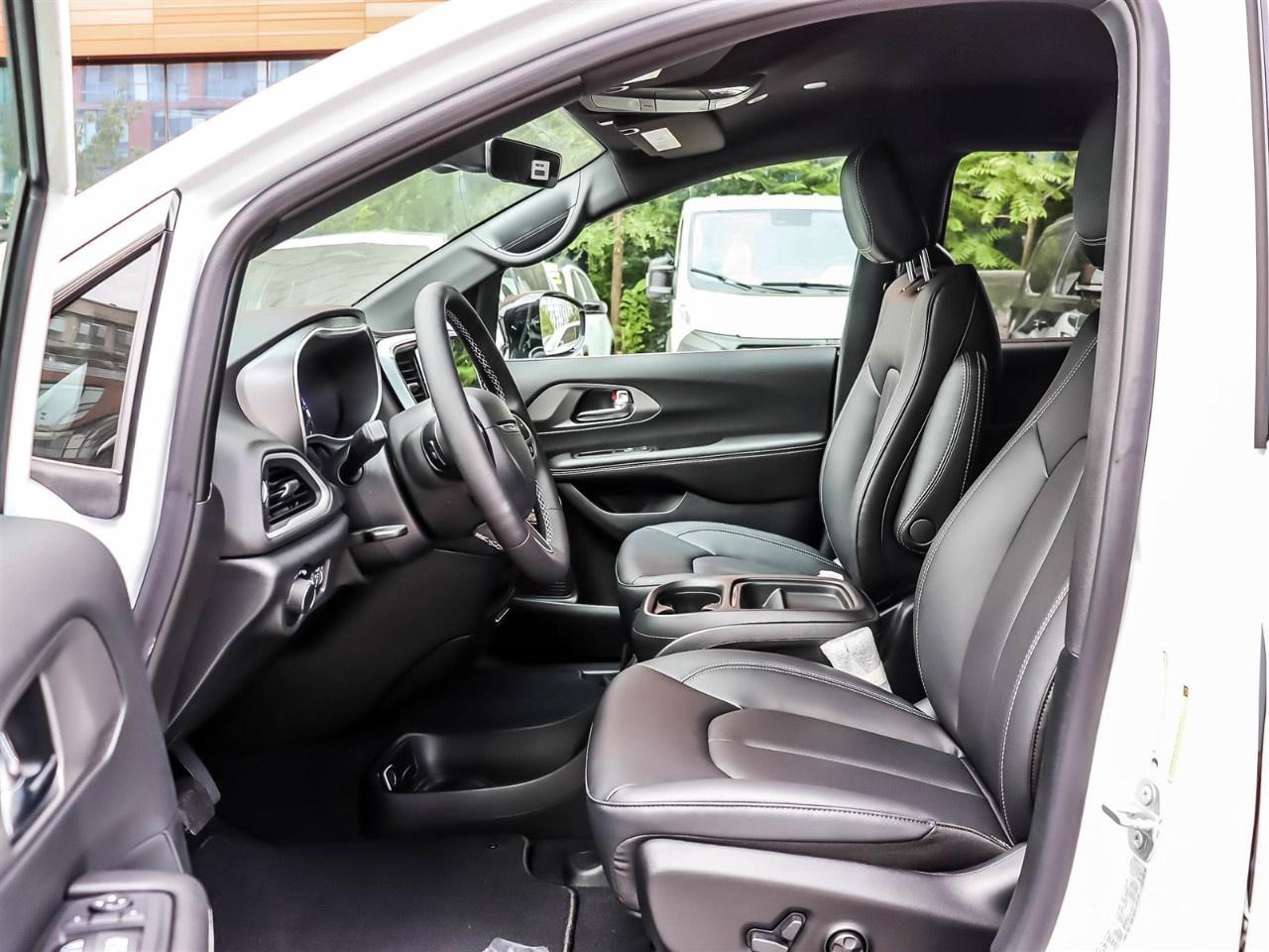 2027 Chrysler Grand Caravan SXT 2WD Photo