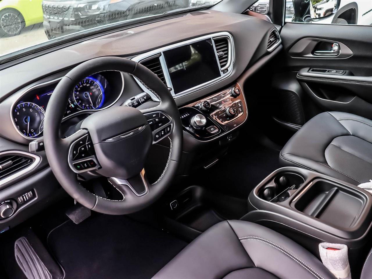 2027 Chrysler Grand Caravan SXT 2WD Photo