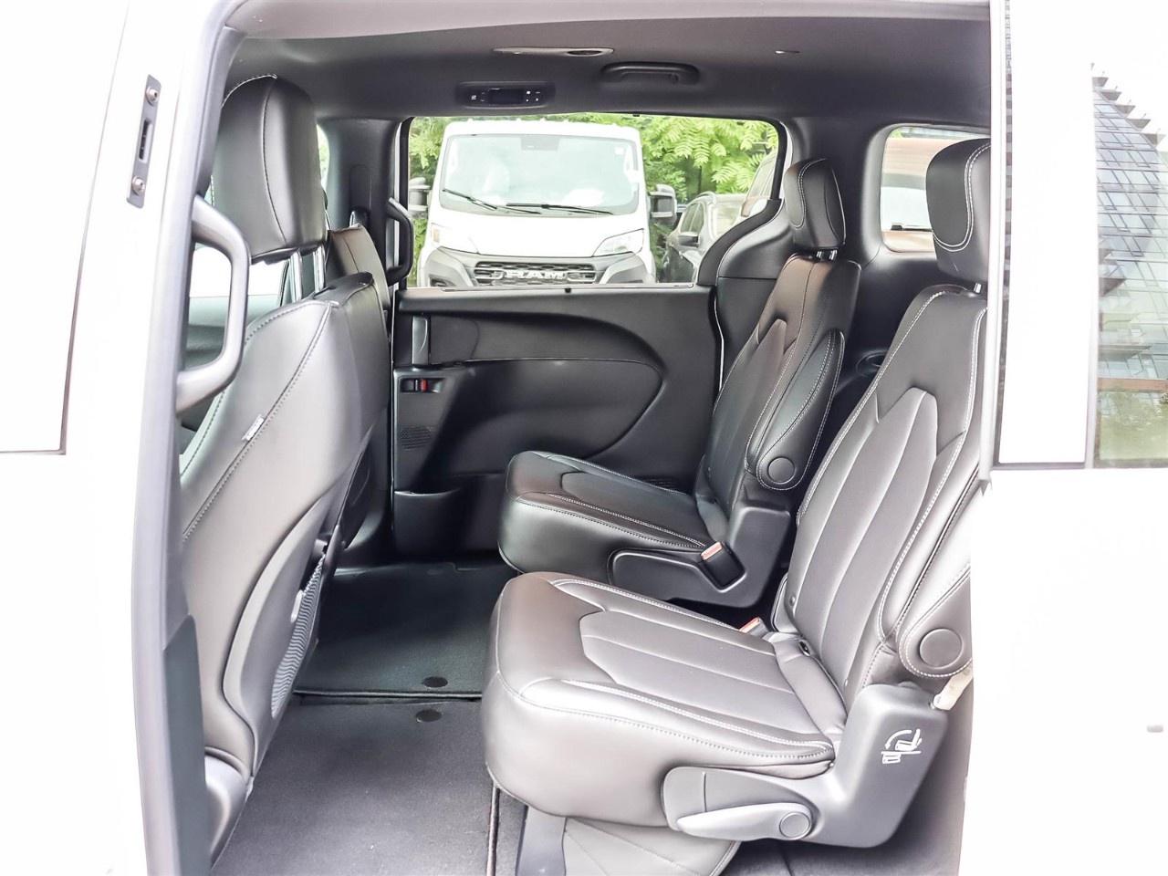 2027 Chrysler Grand Caravan SXT 2WD Photo