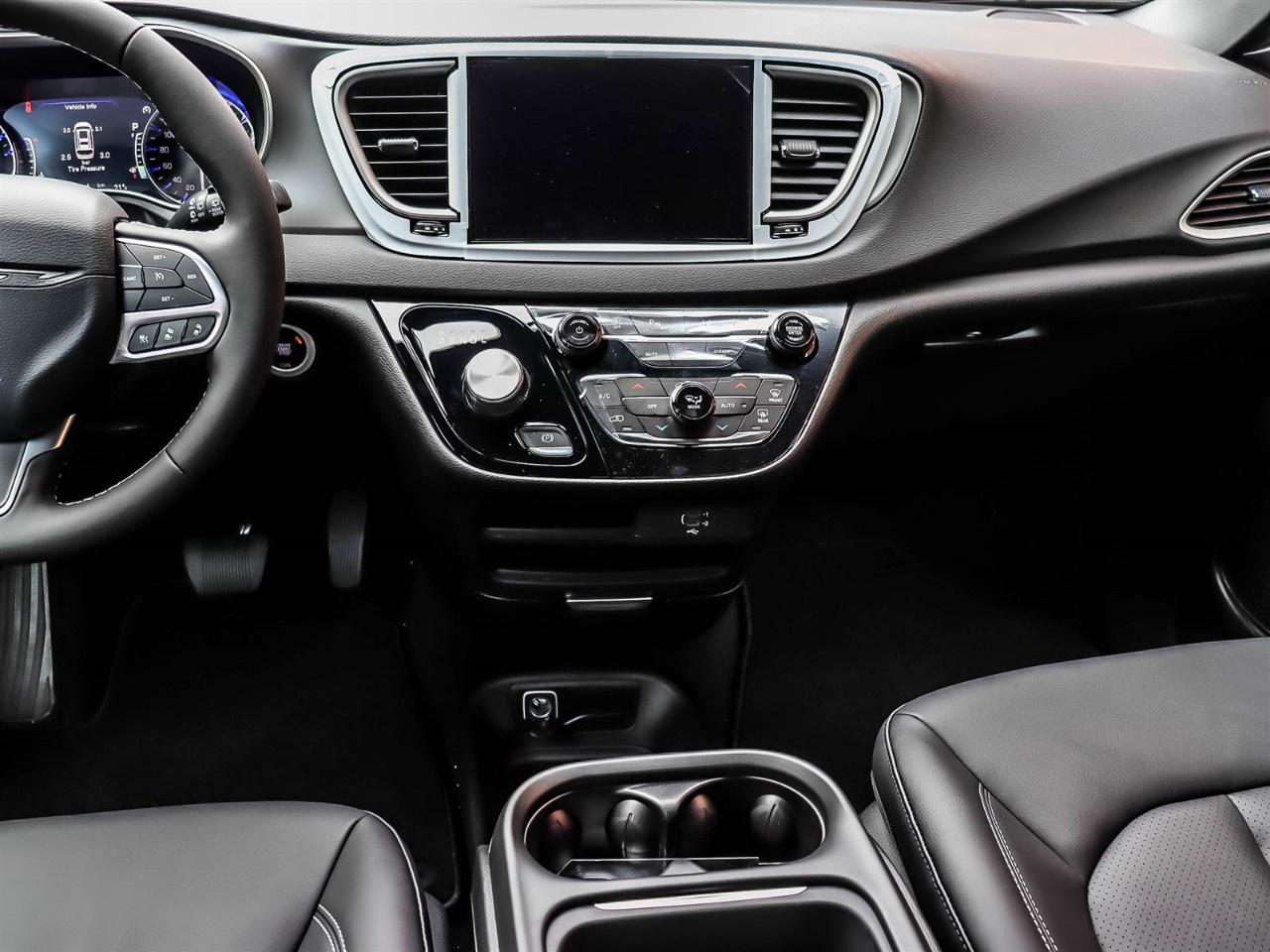 2027 Chrysler Grand Caravan SXT 2WD Photo