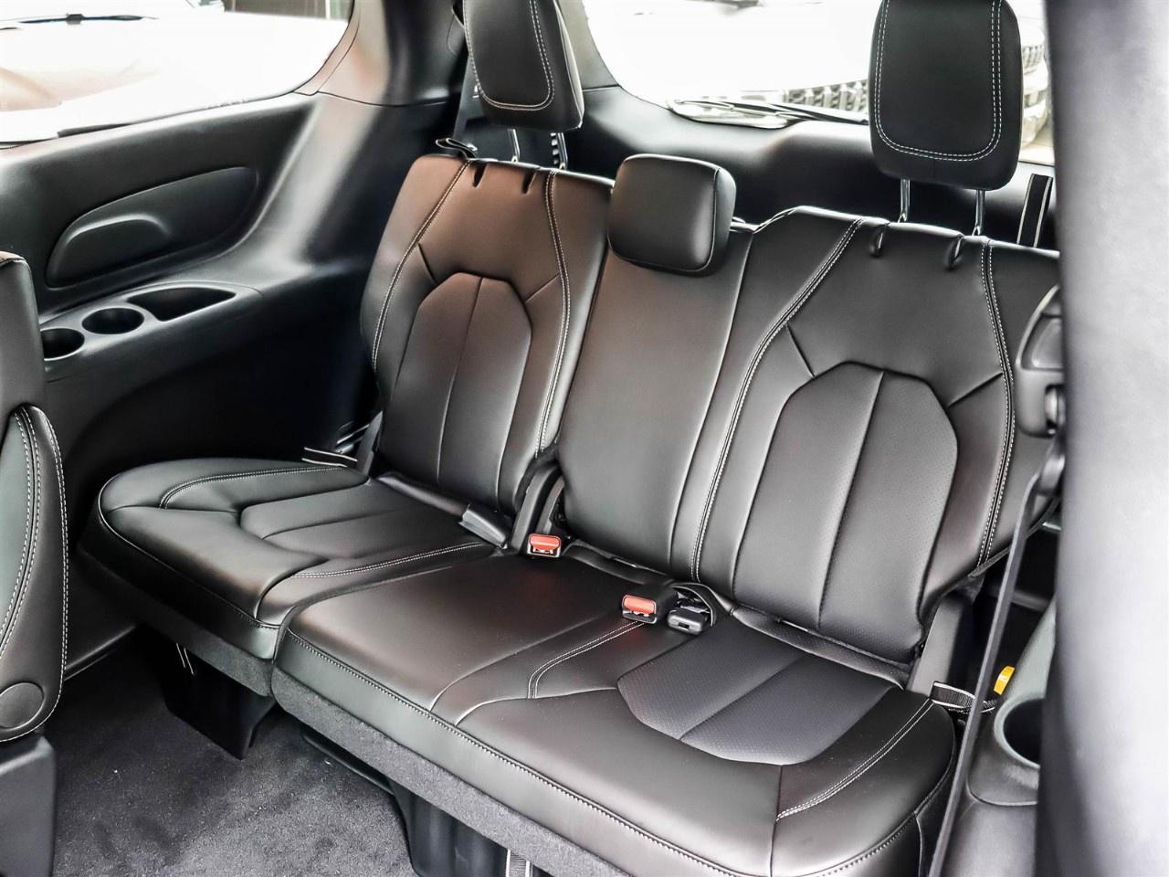 2027 Chrysler Grand Caravan SXT 2WD Photo