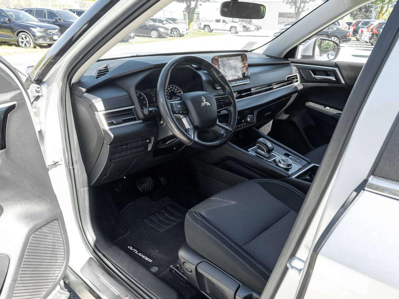 2022 Mitsubishi Outlander SE S-AWC CPO FINANCE RATES FOR AS LOW AS 0.90% Photo