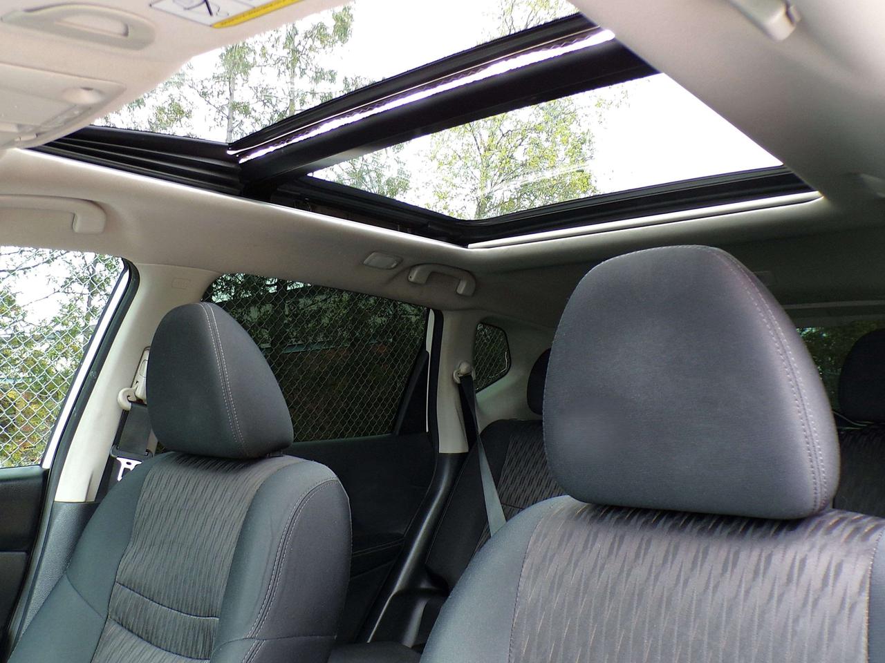 2019 Nissan Rogue SV AWD BSW LDW CTA CAMERA PANO ROOF APPLE CARPLAY B.T. Photo
