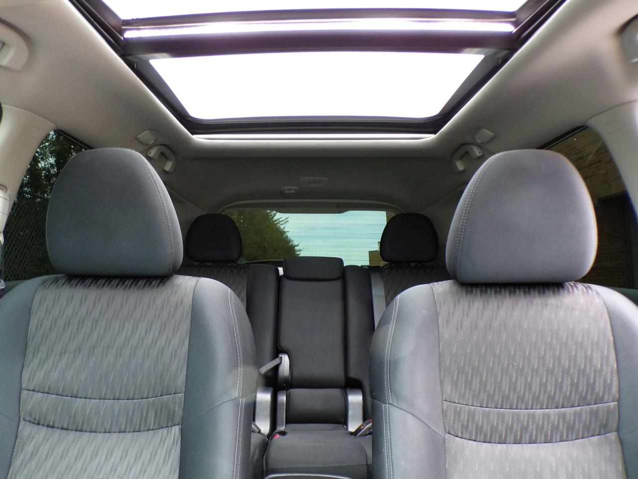 2019 Nissan Rogue SV AWD BSW LDW CTA CAMERA PANO ROOF APPLE CARPLAY B.T. Photo