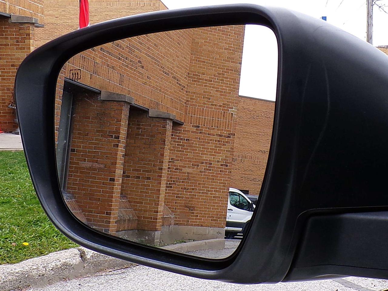 2019 Nissan Rogue SV AWD BSW LDW CTA CAMERA PANO ROOF APPLE CARPLAY B.T. Photo
