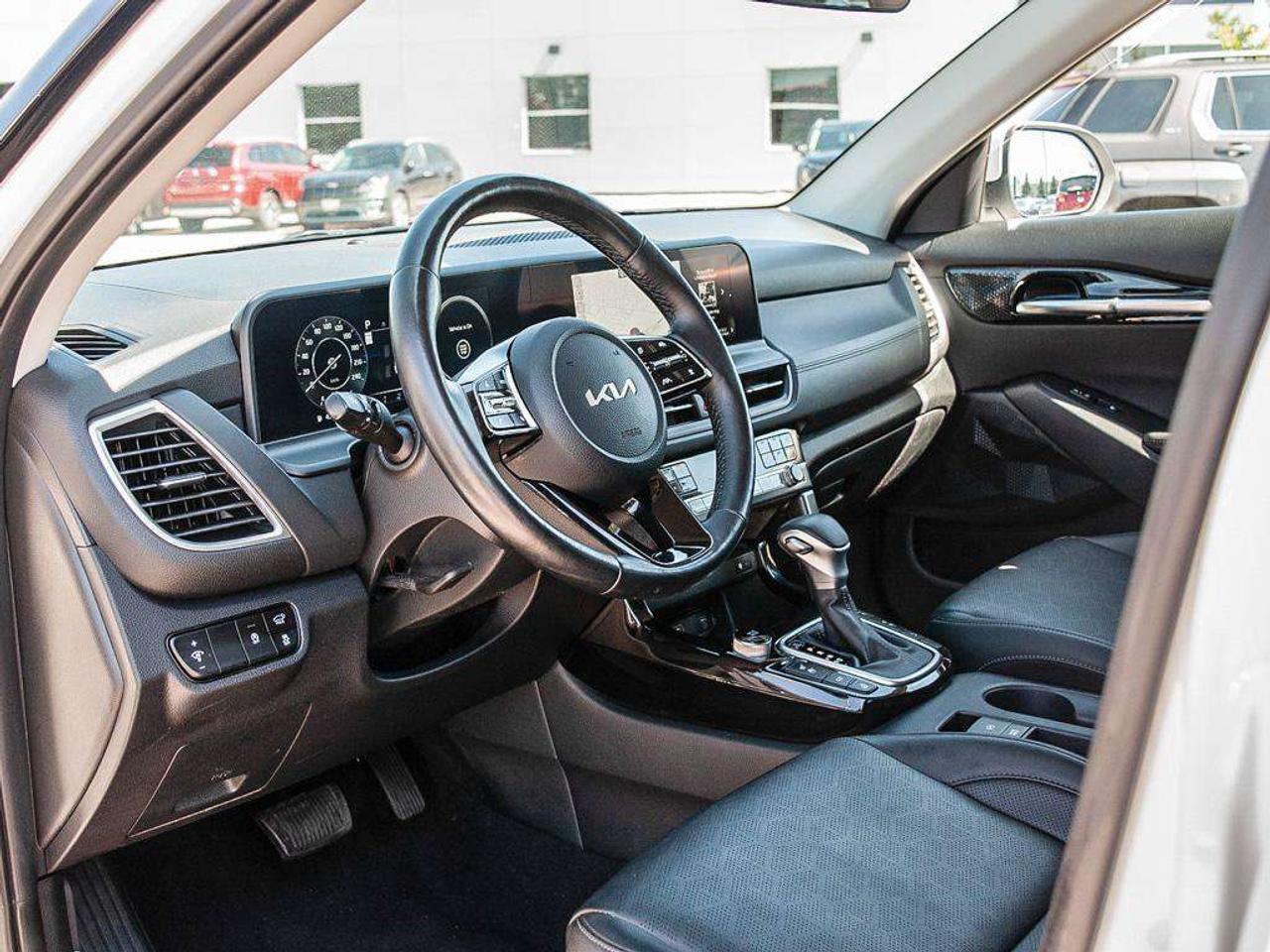 2025 Kia Seltos EX Premium   AWD   Sunroof   Heated & Cooled Seats   Power Tailgate Photo