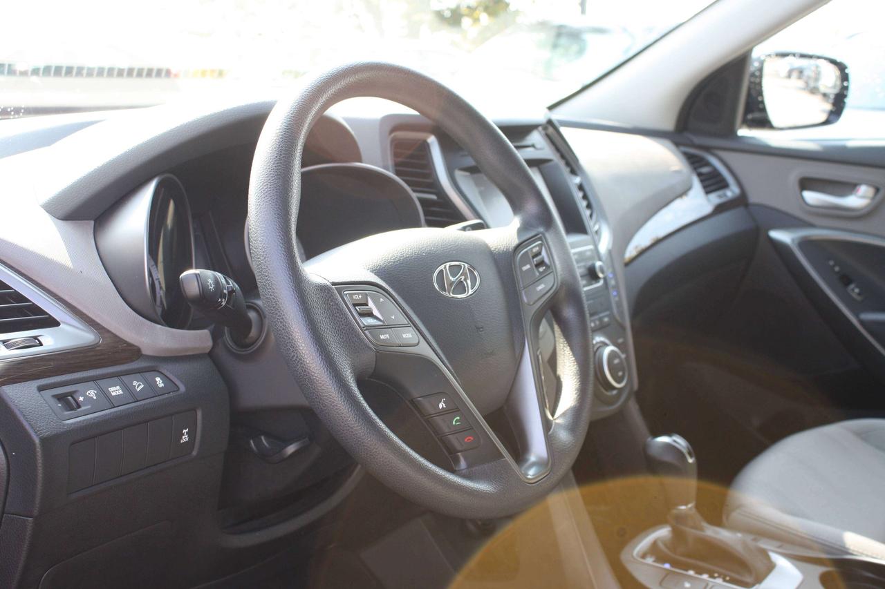 2017 Hyundai Santa Fe 2.4L Photo