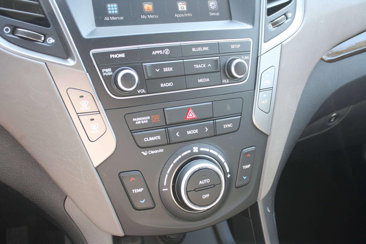 2017 Hyundai Santa Fe 2.4L Photo
