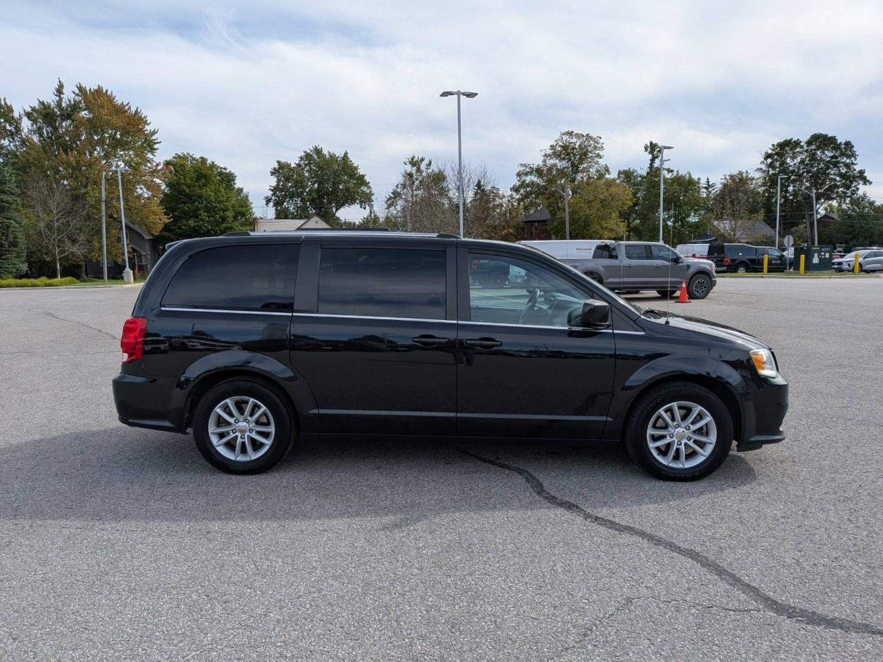 2020 Dodge Grand Caravan Premium Plus 2WD Photo3