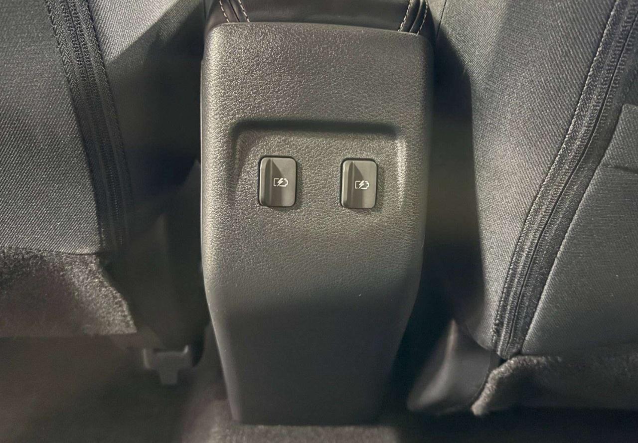 2025 Nissan Kicks Play SV FWD Photo