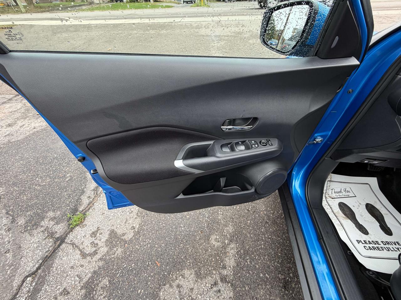 2025 Nissan Kicks SV/HEATED SEATS/BACK UP CAM/CALL PICTON Photo