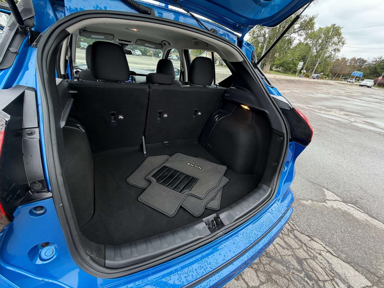 2025 Nissan Kicks SV/HEATED SEATS/BACK UP CAM/CALL PICTON Photo