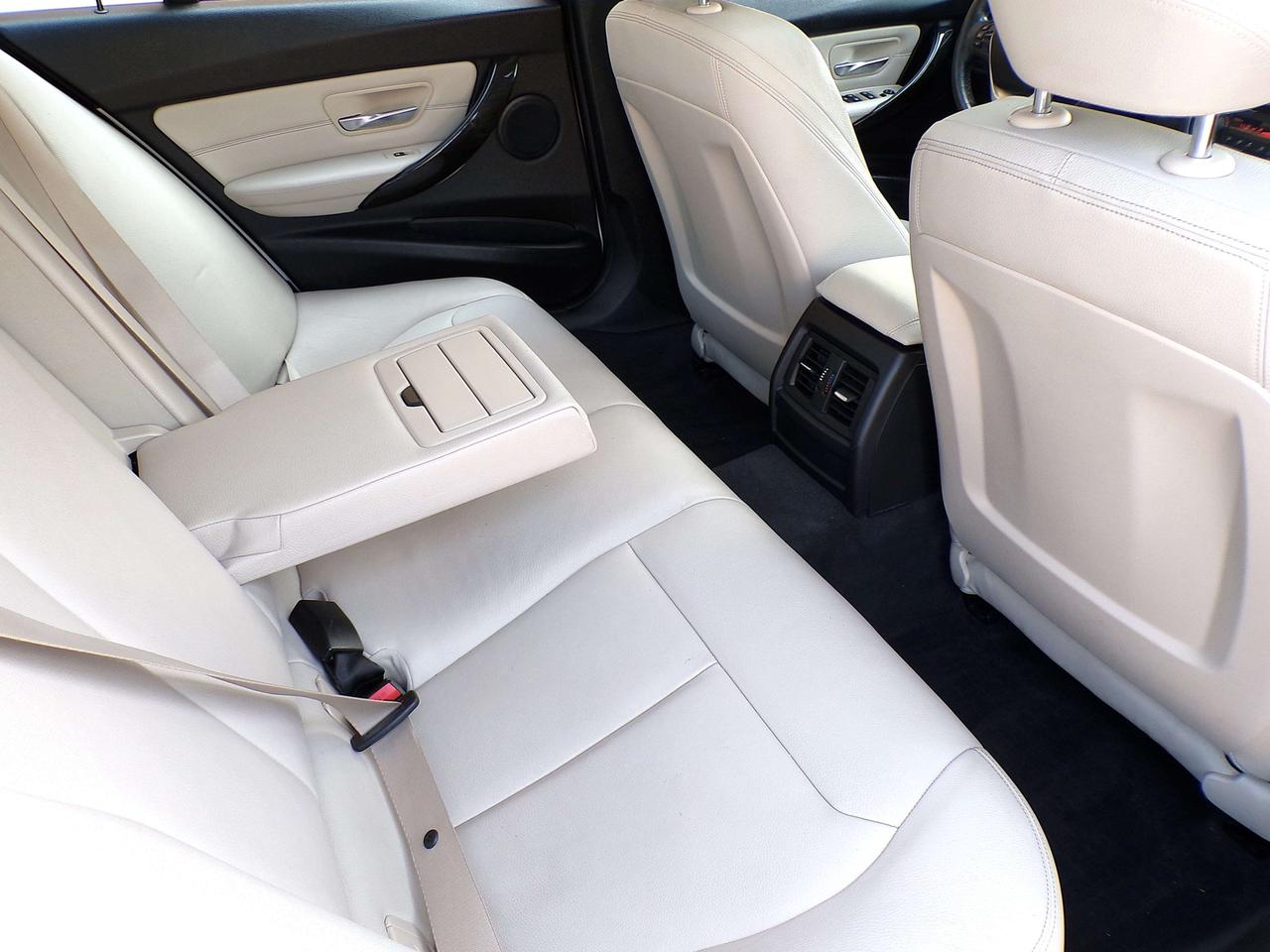 2015 BMW 3 Series 320i X-DRIVE SPORT NAVI CAMERA H. SEATS & STEERING B.T. Photo