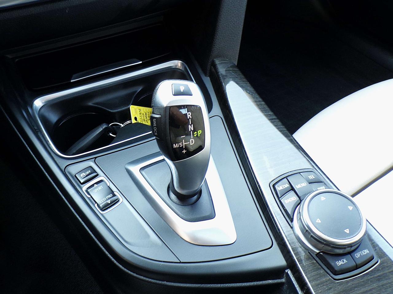 2015 BMW 3 Series 320i X-DRIVE SPORT NAVI CAMERA H. SEATS & STEERING B.T. Photo