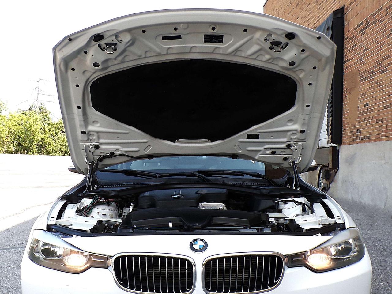 2015 BMW 3 Series 320i X-DRIVE SPORT NAVI CAMERA H. SEATS & STEERING B.T. Photo