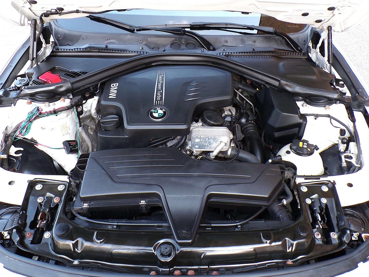 2015 BMW 3 Series 320i X-DRIVE SPORT NAVI CAMERA H. SEATS & STEERING B.T. Photo