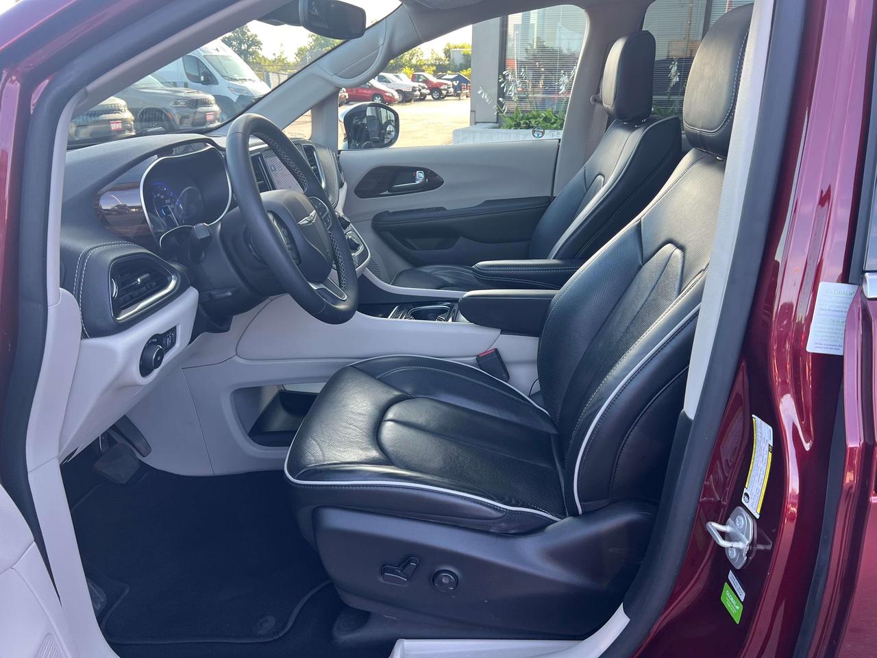 2023 Chrysler Pacifica Limited *NAVI *SUN *SAFETY *LTHR *360CAM *PWR DOOR Photo