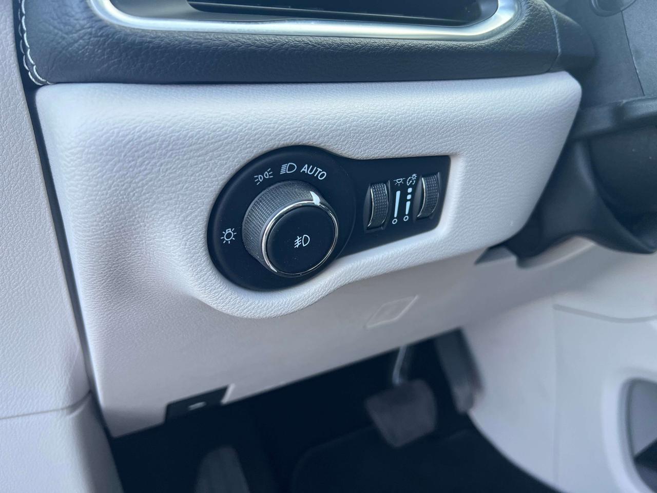 2023 Chrysler Pacifica Limited *NAVI *SUN *SAFETY *LTHR *360CAM *PWR DOOR Photo